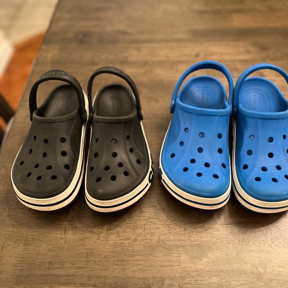 Steve Madden purse and crocs - Picture 6 of 7